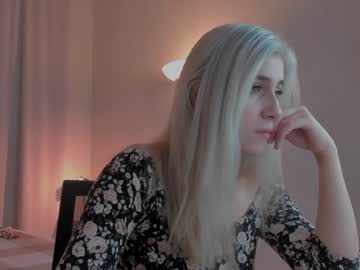 whitewidooowww cam stars