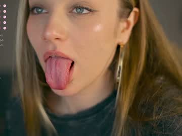 Cam stars girl mia_milagros image #4053356