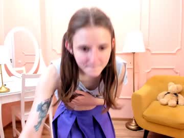 blushing_ellie cam stars