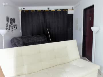 Cam stars couple comfort_in_bed image #6982795