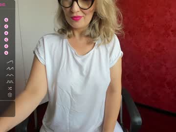 Cam stars girl emilymilf__ image #5140048