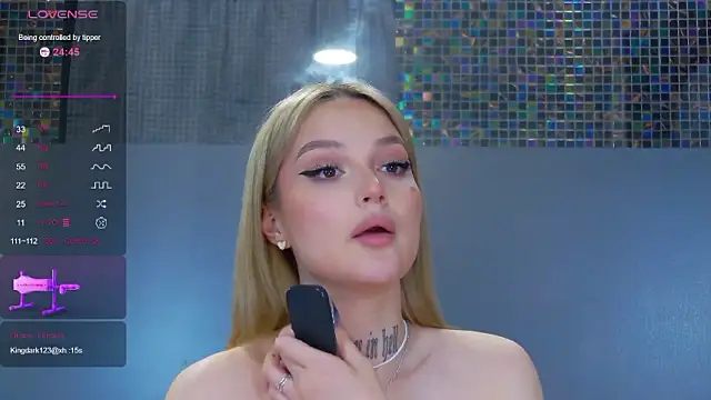 Stripchat porn cam EmilyHoliday